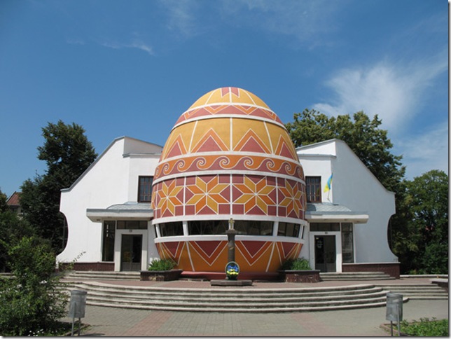 Коломыйский музей — огромная расписная «Писанка»